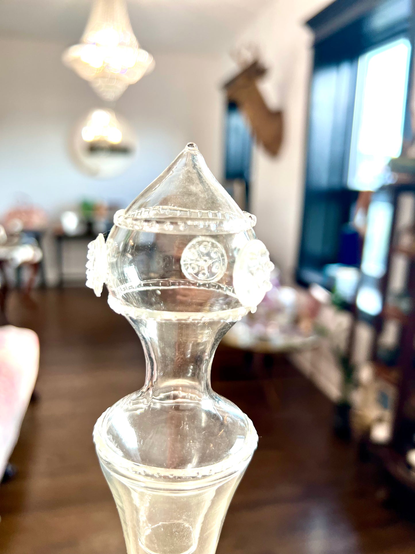 Delicate Glass Decanter with Stopper
