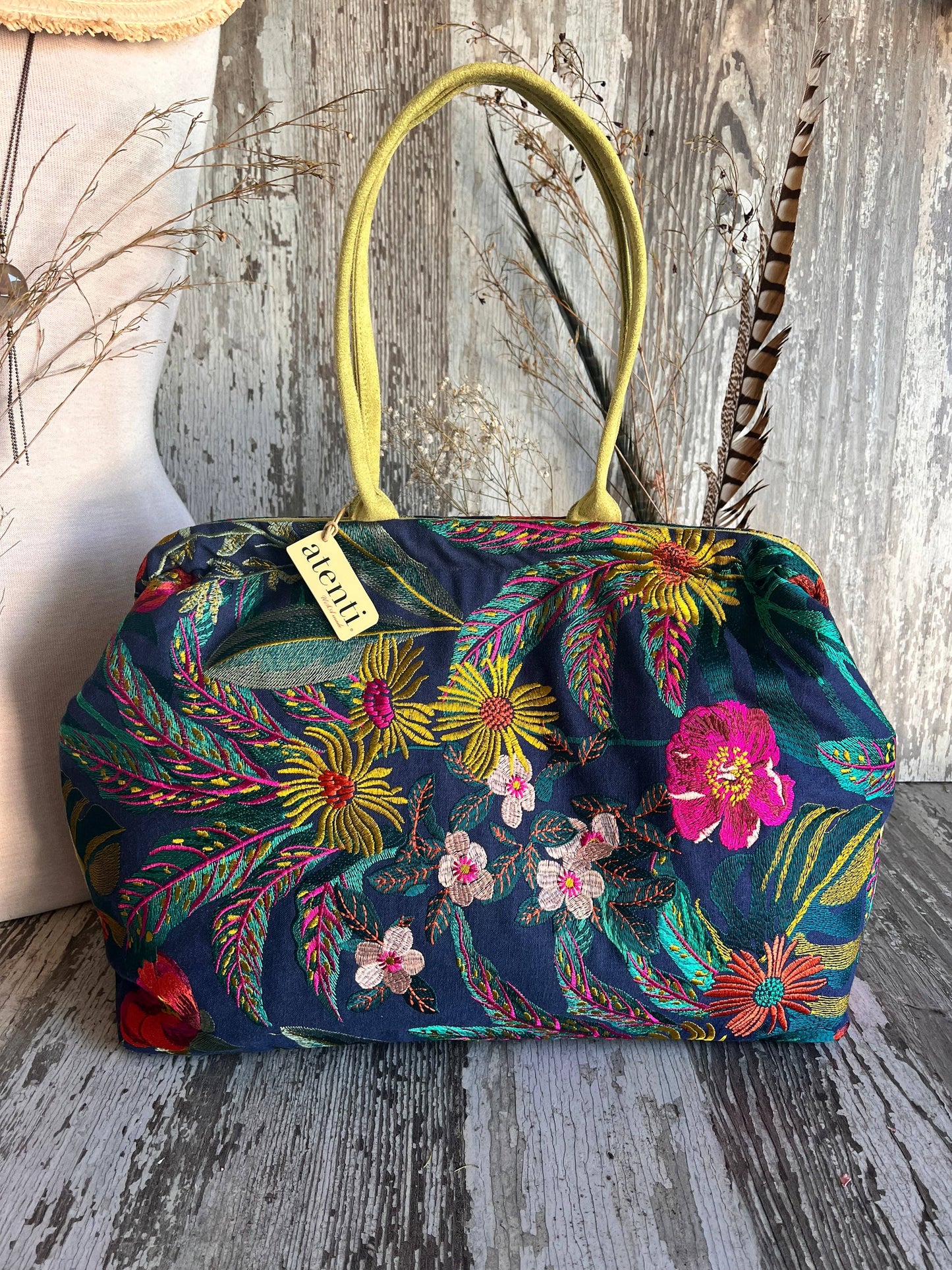 Flora Pioneer Purse