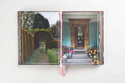 Cabana Anthology: Celebrating 10 Issues Of The Gloriously Opulent International Design Magazine - Hardcover