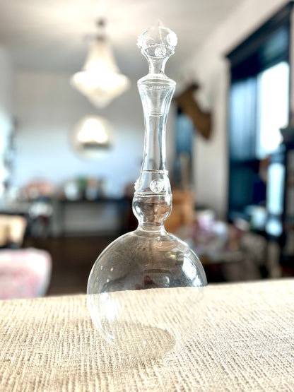 Delicate Glass Decanter with Stopper