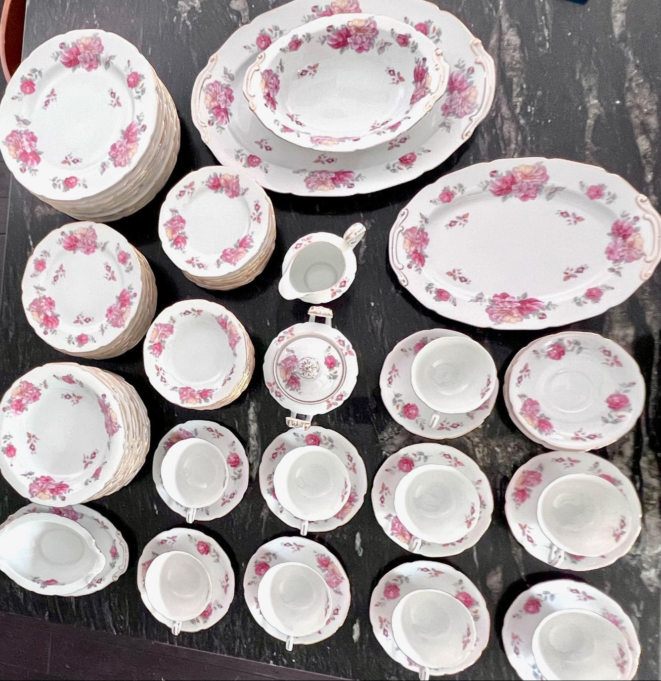 Aladdin Fine China “Fiesta” – Occupied Japan Dinnerware Set – 86-Piece Set