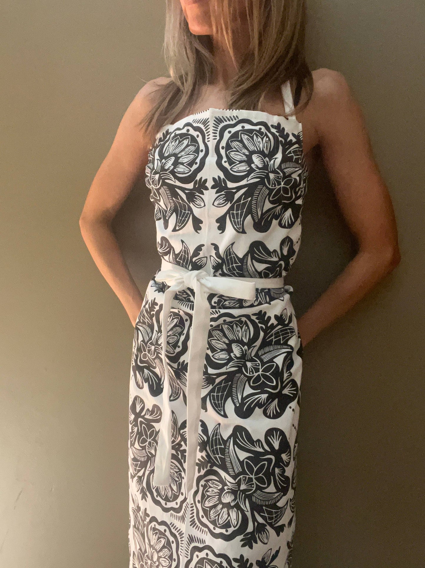 Black Rosemaling Cotton Apron Silkscreened by Illinois Maker