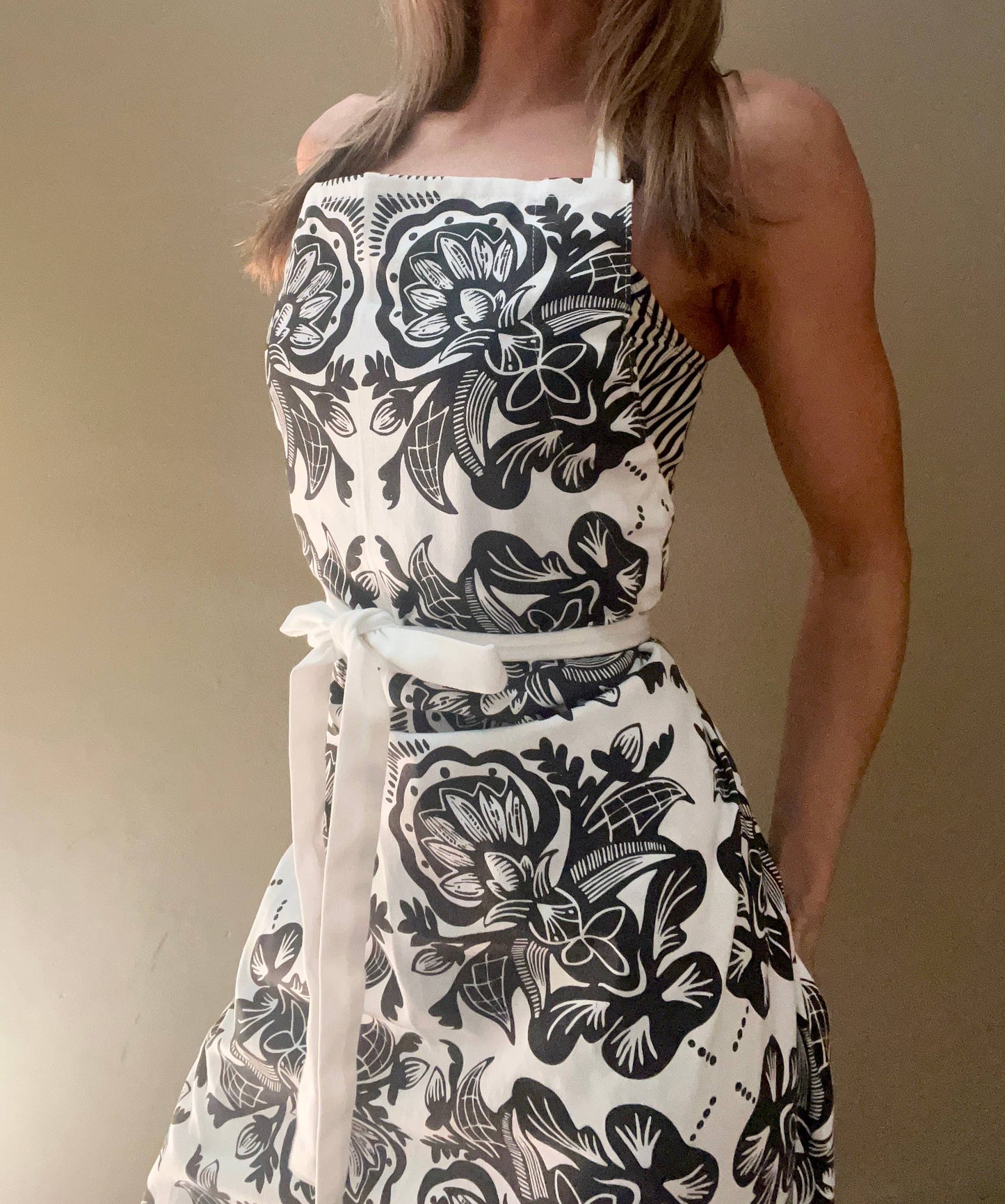 Black Rosemaling Cotton Apron Silkscreened by Illinois Maker
